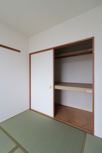 ピュアタウン花園 303 収納
