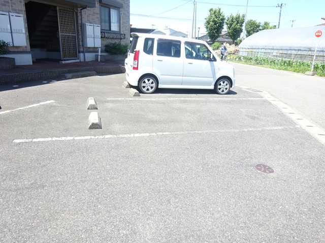 ソフィア 203 駐車場