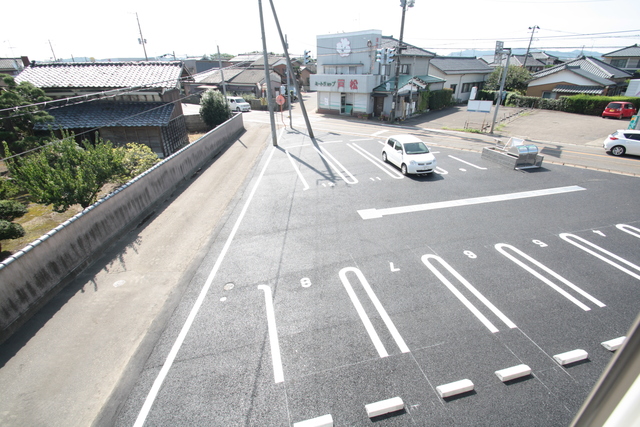 ＩＲＯＤＯＲＩ 204 駐車場