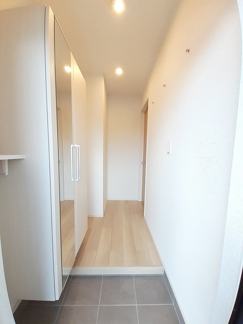 パインエコー 105 玄関