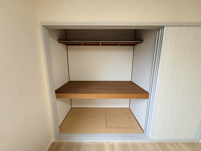 パークタウン茜 B 101 収納