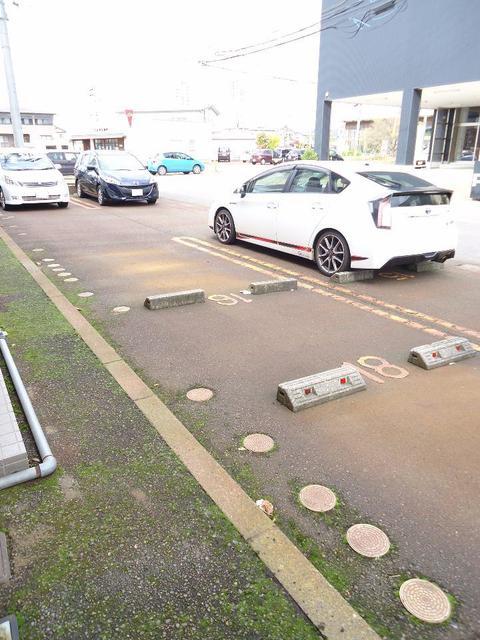 ライツ・レーベン 102 駐車場