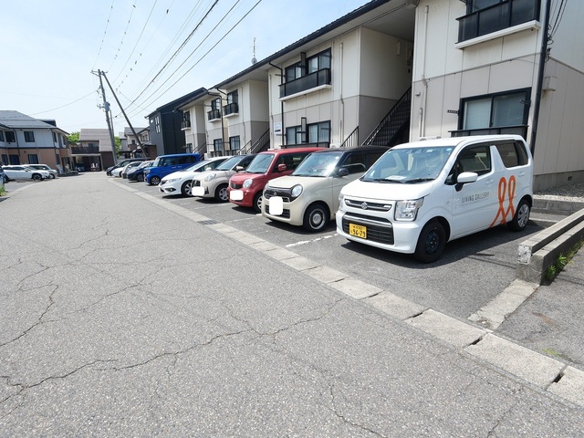 キャトルセゾン　B 203 駐車場