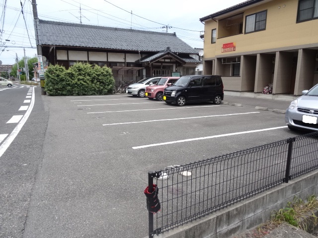 サンフィールスクウェア 102 駐車場