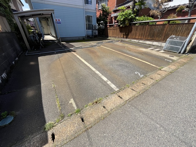 メゾンシャルマン 202 駐車場