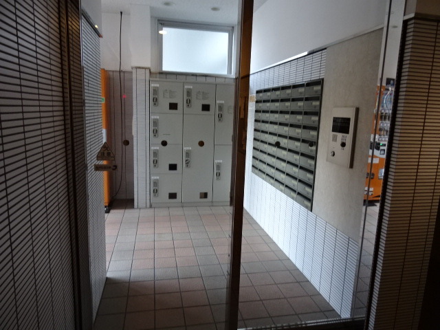 グレイスハイツ東中通 802 玄関