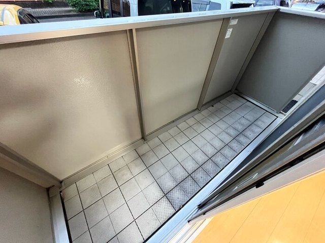 クリプトン　B 102 バルコニー