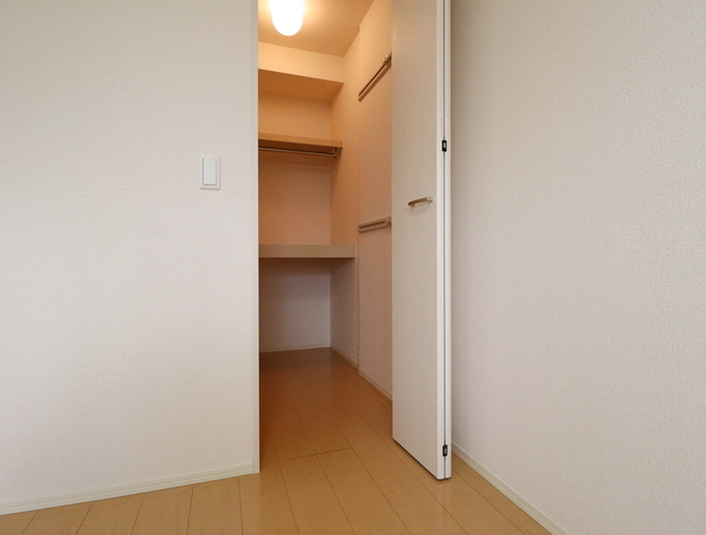 Ｄ-ｒｏｏｍ半田 302 収納