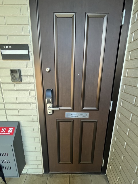 ロイヤルガーデン南城　Ｃ棟 102 玄関