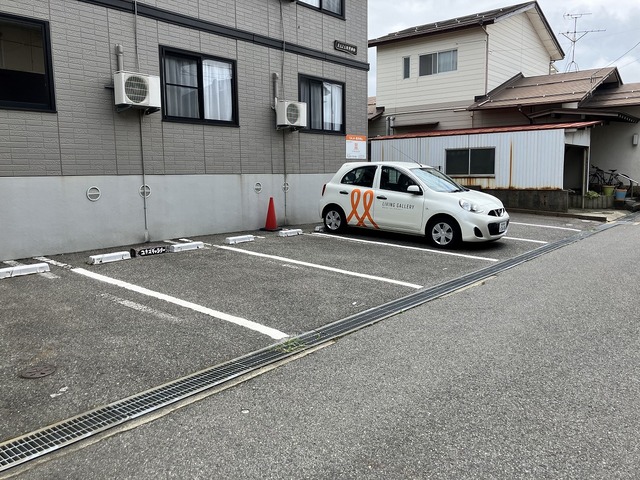 SAJA坂井砂山 201 駐車場