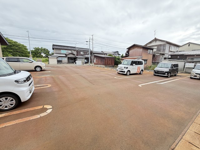 ガーデンハウス・アルバ 205 駐車場