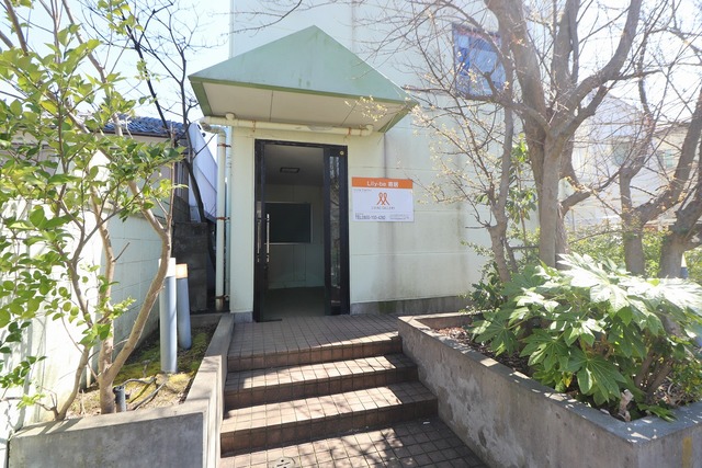 Lily-be寄居 203 玄関