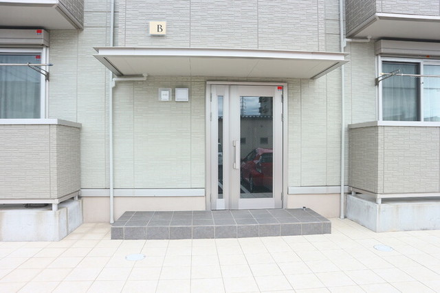 フェイバリッチ新和　B 301 玄関