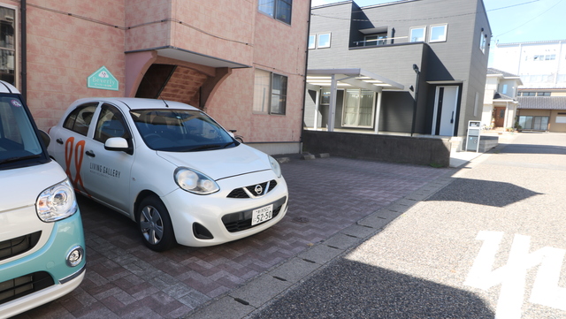 ビバリー小金町 103 駐車場
