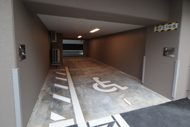 アルファガレリア本町通 303 駐車場