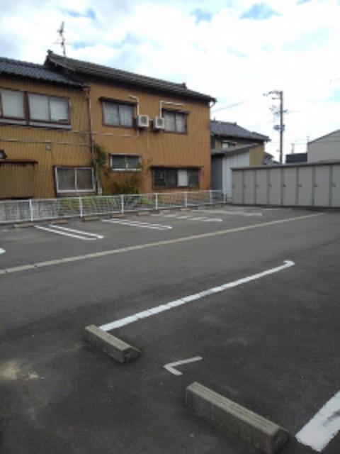 Ｍｉｎａｍｉ　Ａ　ハウス 203 駐車場
