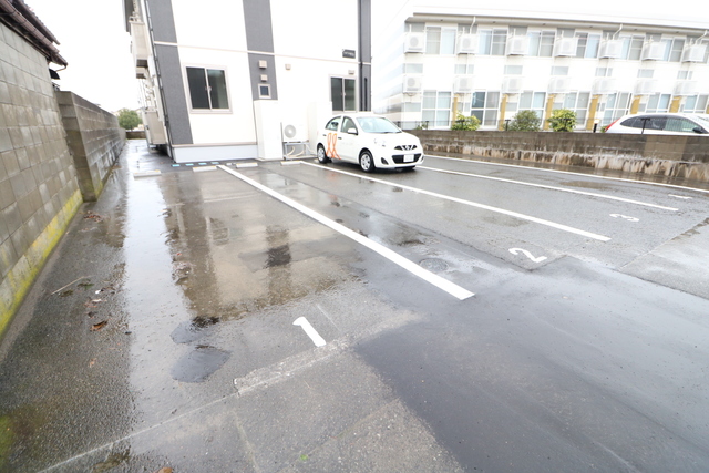 Letoit Fiore（レトア　フィオーレ） 102 駐車場