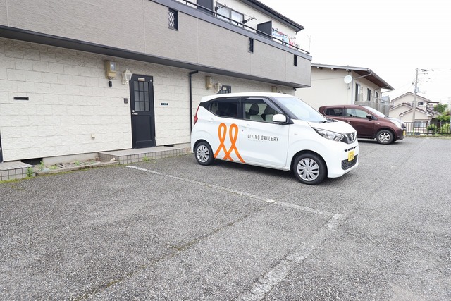 ラフィーネ吉川Ⅰ C 駐車場