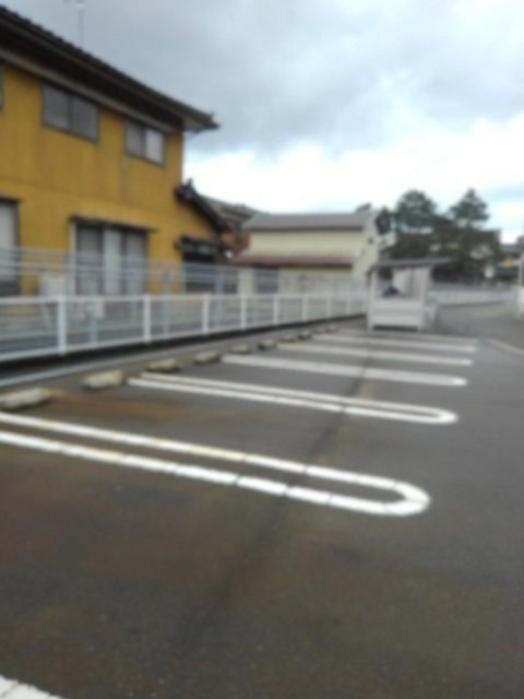 グランツ 104 駐車場