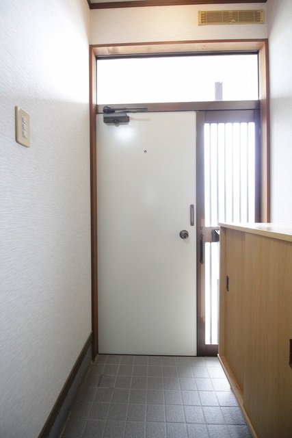 コーポアイリス　３号棟 2-2 玄関