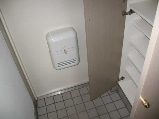 ＲＥＳＩＤＥＮＣＥ　Ｈｉｌｌ　Ｗｅｓｔ裏館 301 玄関