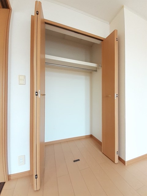カームリー　Ⅰ 201 収納