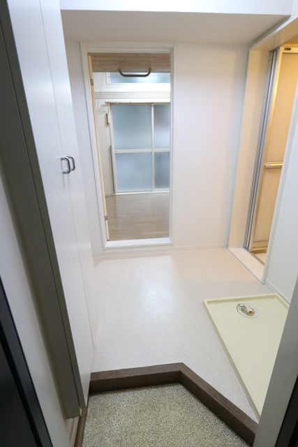 レオパレス新潟第一 206 玄関