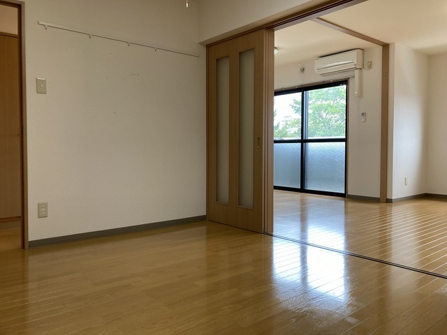 コンフォート弐番館 302 リビング