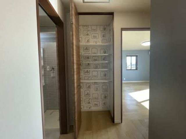 マークグリーン　C 201 玄関