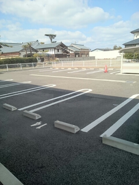 グラン・エスポワールＮ 202 駐車場