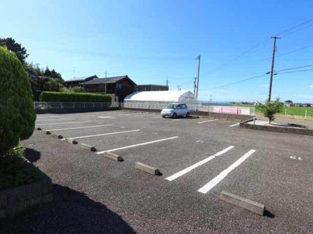 サンフォレストⅠ 102 駐車場