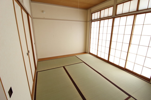 ハイライフ鳥屋野 205 リビング