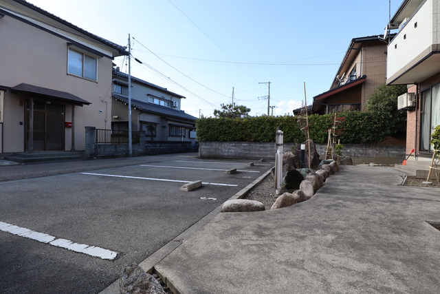 メゾネットロックヤード C 駐車場