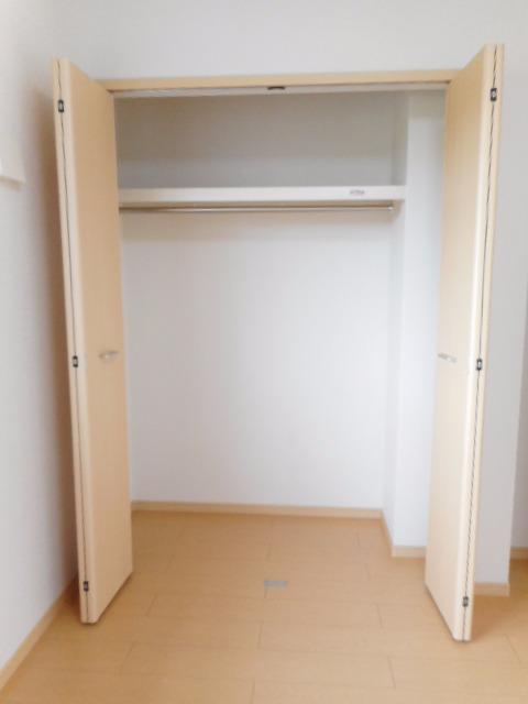 ハピネス　ビラ　Ａ 202 収納