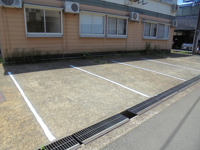 ワンセルフ 202 駐車場