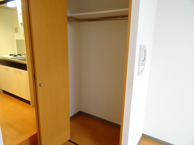 BUENA川端町４丁目弐番館 102 収納