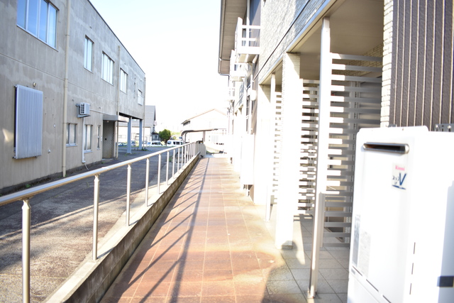 ドマーニ木田 102 玄関