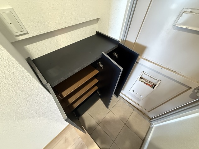 旭ハウス 6B 玄関