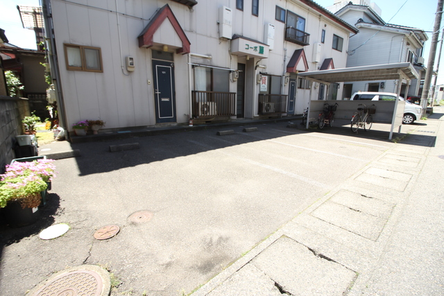 コーポ藤 201 駐車場