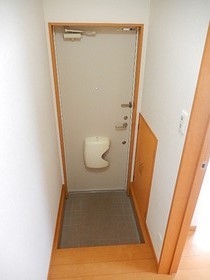 パインハウス F 玄関