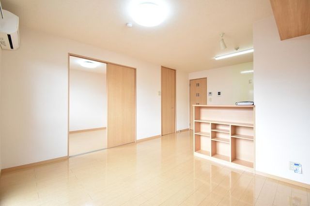 コンフォール亀田向陽 205 リビング