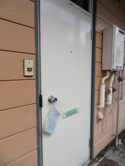 ワンセルフ 102 玄関