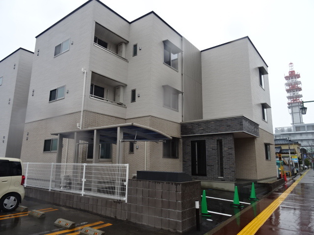 イニエ万代 102 外観
