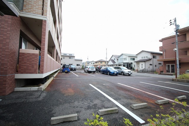 ヴィラエザンス 206 駐車場