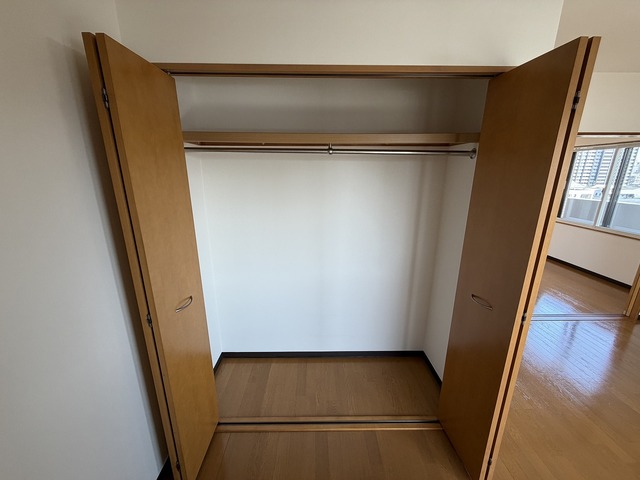 レジュイール東中通 605 収納