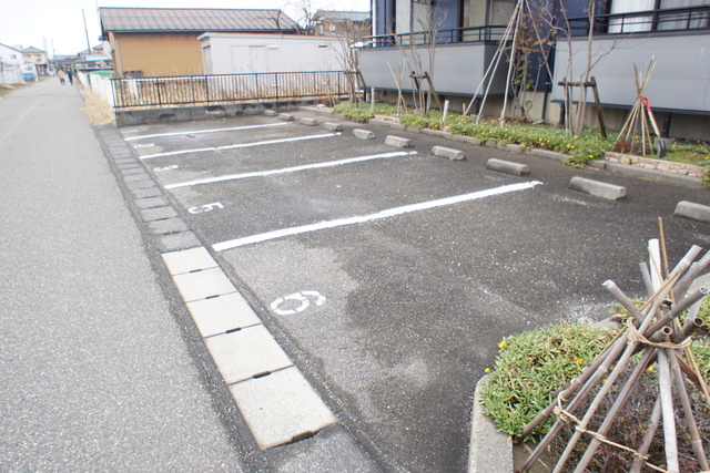 メゾン・ソレント A201 駐車場