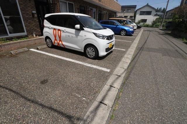 ヴィアーレ割前 A 駐車場