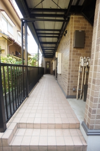 ＣＲＥＳＴ西小針台 103 玄関
