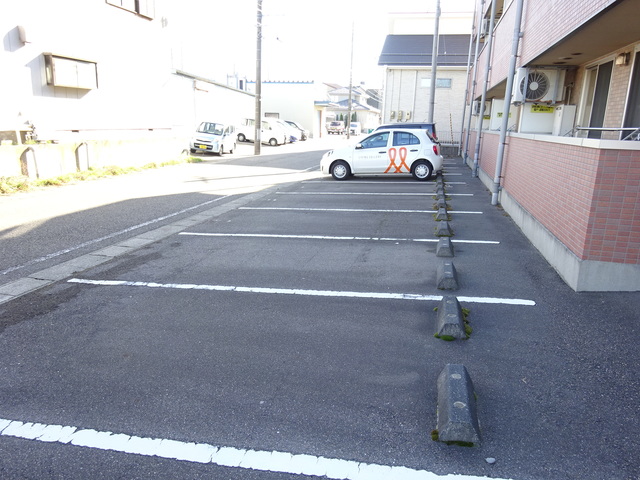 ピュアみやび1番館 201 駐車場
