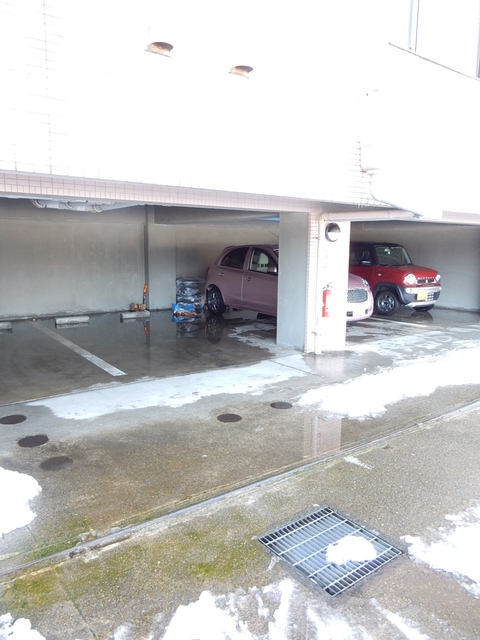 第13新英マンション 407 駐車場